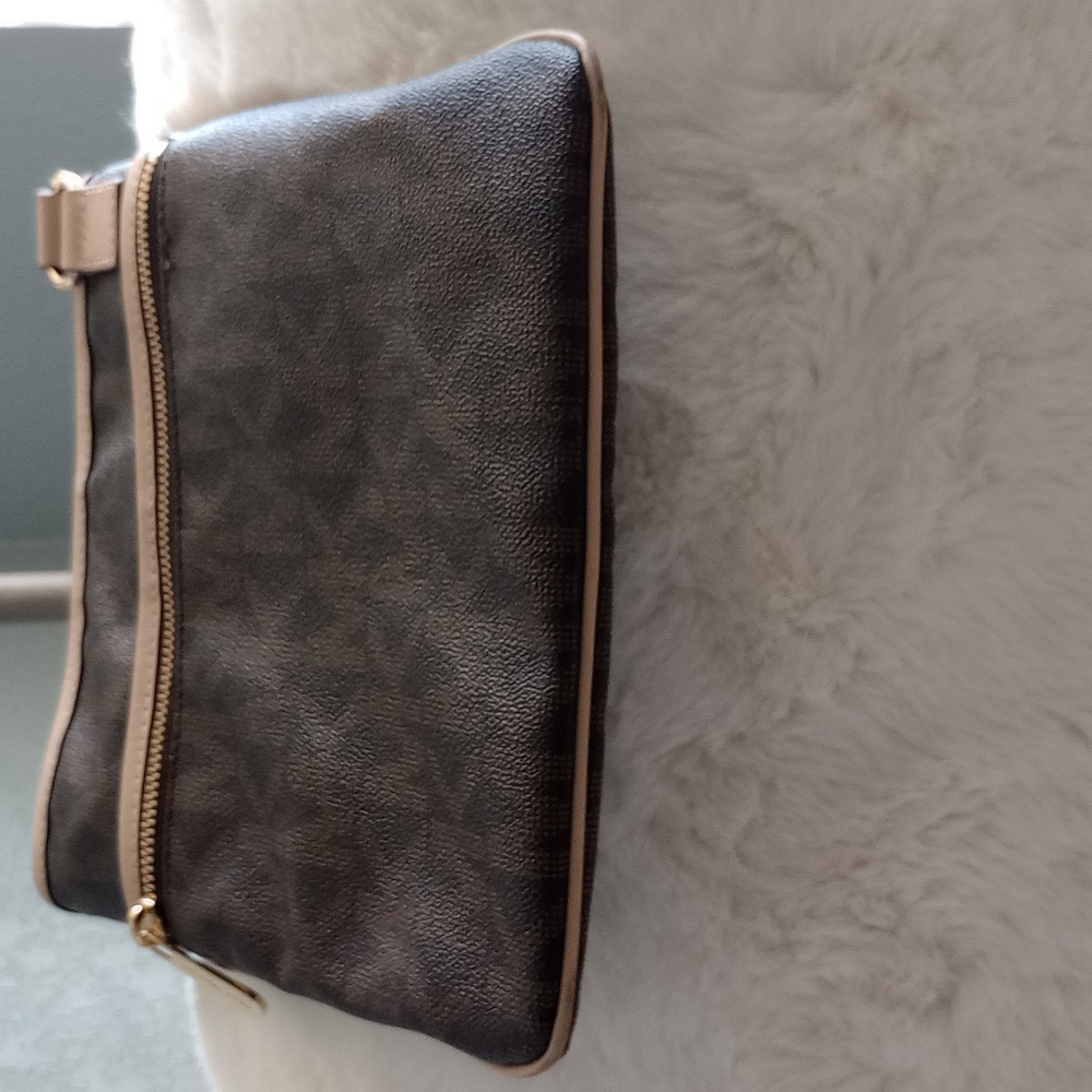 Michael Kors Cross Body Bag - Picture 9 of 10